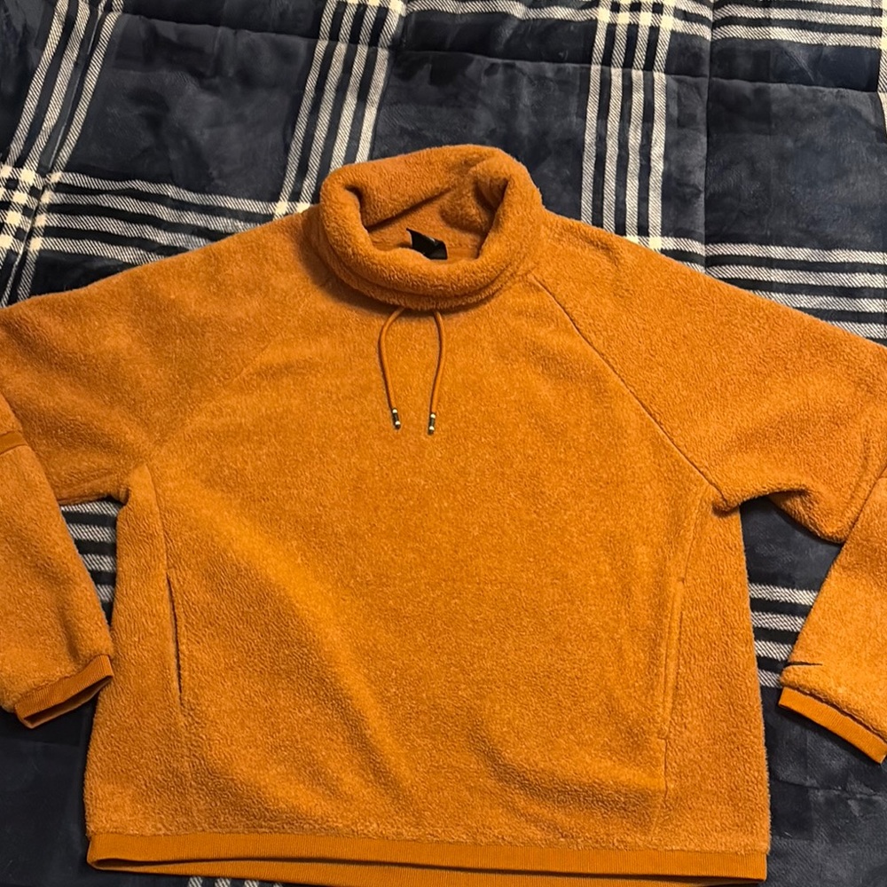Nike Women’s Yellow Sweater (M)